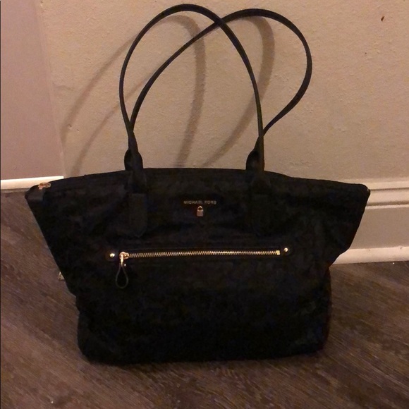 Michael Kors Handbags - Large Michael Kors Tote bag